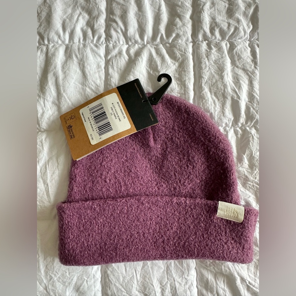 NWT! The North Face Women City Plush Beanie. Size 0S. Color PINKES PURPLE